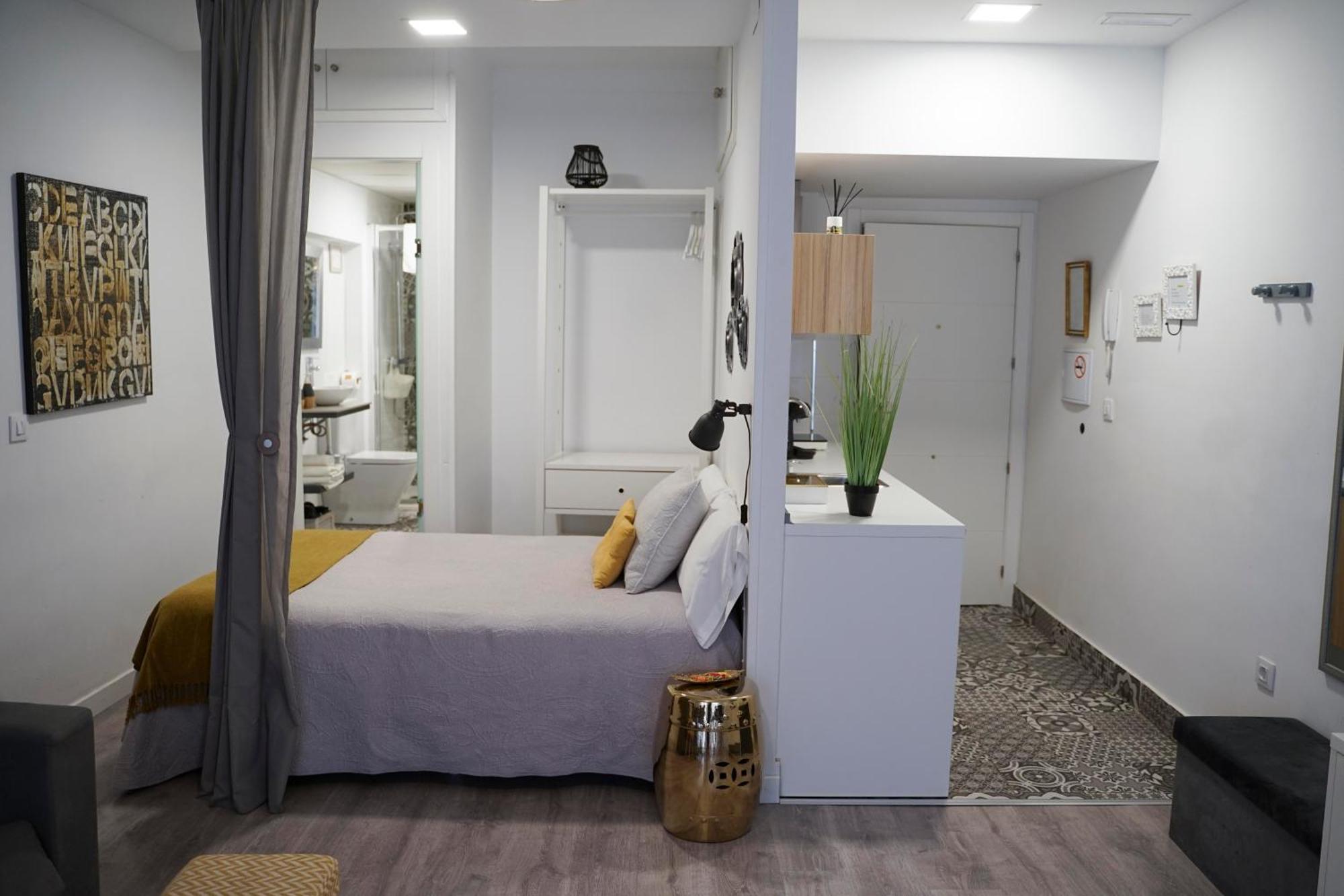 Apartamentos Suites Cariátide Plasencia Exterior foto