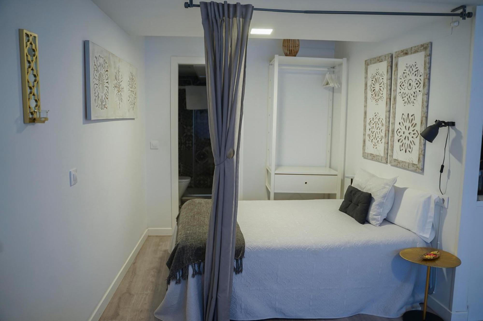 Apartamentos Suites Cariátide Plasencia Exterior foto